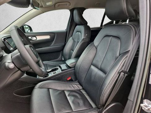 Used 2022 Volvo XC40 T5 Momentum AWD/4WD image 15