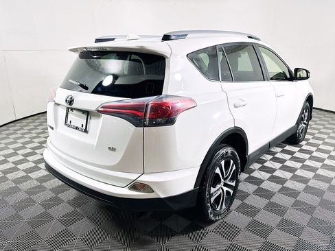 Used 2017 Toyota RAV4 LE image 3