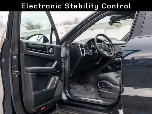 Used 2023 Porsche Cayenne Platinum Edition image 11