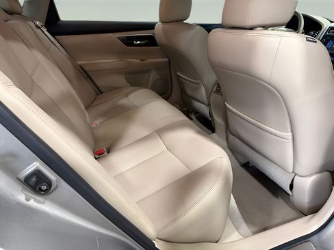 Used 2014 Nissan Altima 2.5 SL w/ Technology Package FWD image 35
