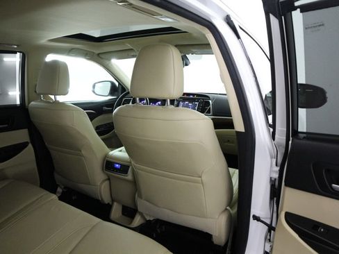 Used 2018 Toyota Highlander Limited FWD image 43