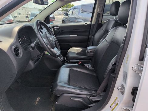 Used 2016 Jeep Compass Latitude AWD/4WD image 9