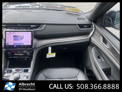 New 2025 Jeep Grand Cherokee Limited w/ Black Appearance Package image 17