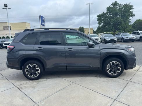 Used 2026 Subaru Forester Premium AWD/4WD image 5