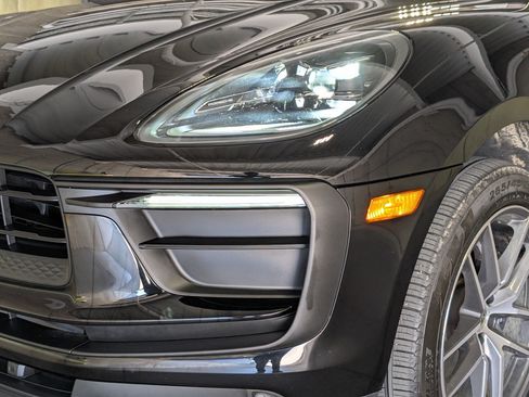 Certified 2026 Porsche Macan AWD/4WD image 12