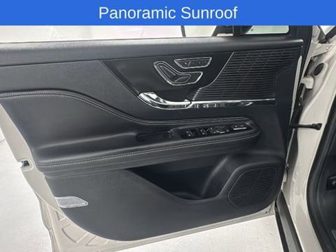 Used 2022 Lincoln Corsair Reserve image 19