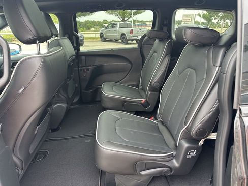 New 2026 Chrysler Pacifica Limited w/ S Appearance Package image 45