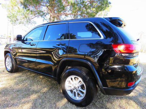 Used 2018 Jeep Grand Cherokee Laredo image 4