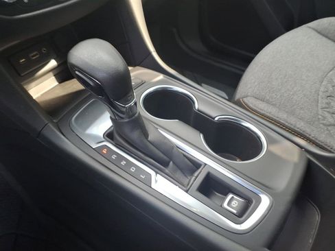 Used 2024 Chevrolet Equinox LT w/ LPO, Floor Liner Package FWD image 11