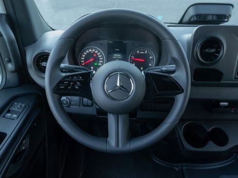 Used 2025 Mercedes-Benz Sprinter 2500 image 19