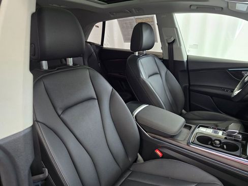 Used 2023 Audi Q8 Prestige image 23
