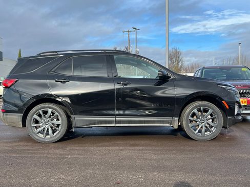 Used 2023 Chevrolet Equinox RS image 3