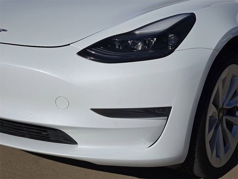 Used 2021 Tesla Model 3 Standard Range Plus image 30