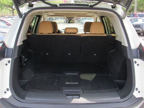 Certified 2023 Nissan Rogue Platinum w/ Platinum Premium Package FWD image 5