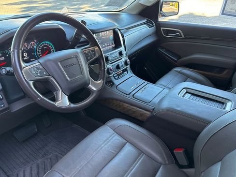 Used 2020 GMC Yukon XL Denali w/ Denali Premium Package AWD/4WD image 10
