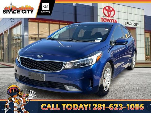 Used 2017 Kia Forte LX image 1