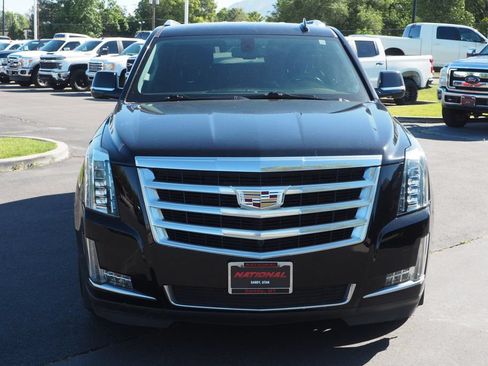 Used 2020 Cadillac Escalade ESV 4WD image 2
