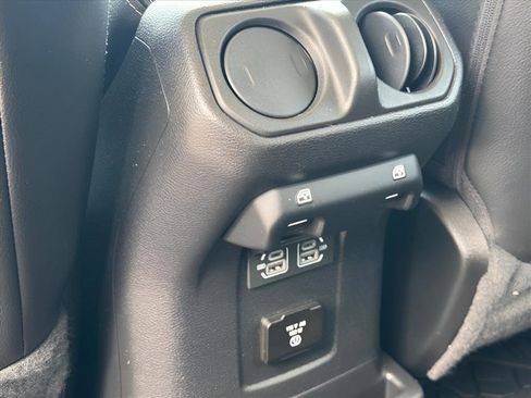 Used 2022 Jeep Wrangler Unlimited Sahara AWD/4WD image 14