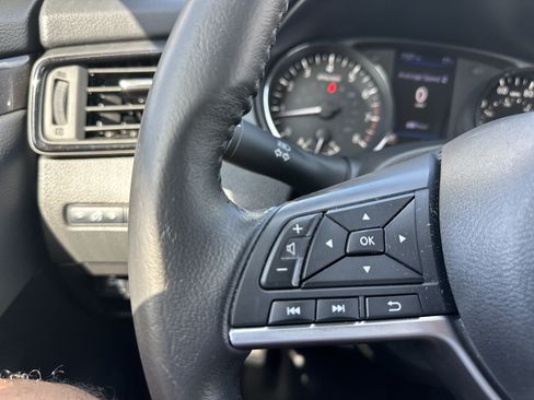Used 2020 Nissan Rogue SV FWD image 31