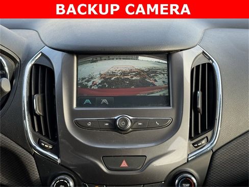 Used 2018 Chevrolet Cruze LT image 4