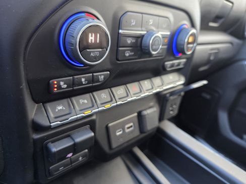 Used 2019 Chevrolet Silverado 1500 High Country w/ Technology Package image 14