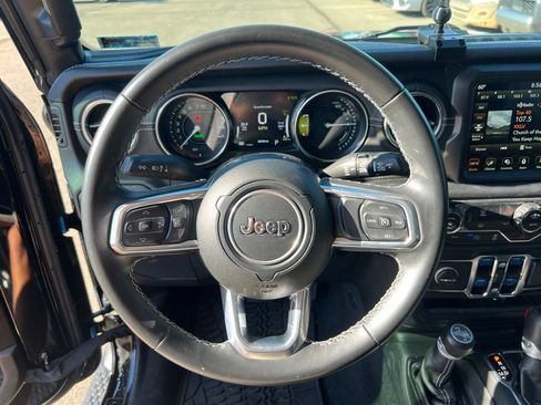 Used 2022 Jeep Wrangler Unlimited Sahara AWD/4WD image 12
