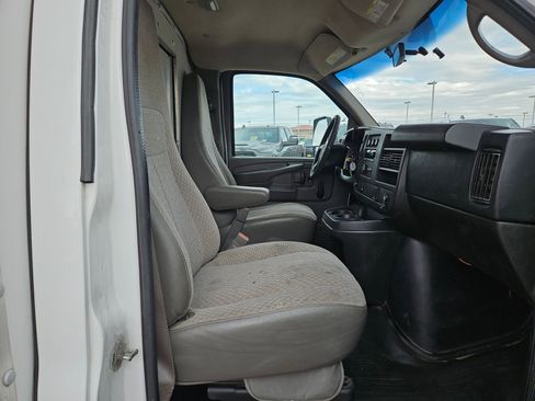 Used 2015 Chevrolet Express 3500 Extended image 23