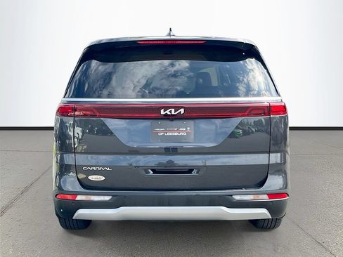 Used 2024 Kia Carnival EX FWD image 6