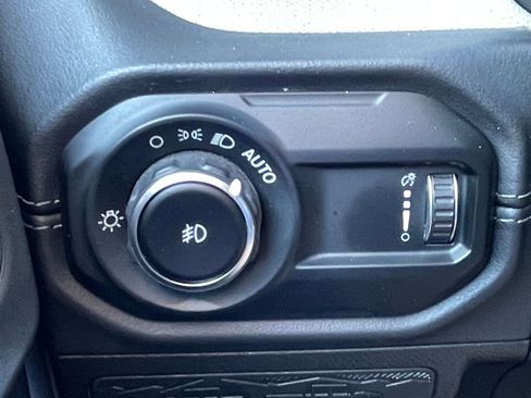 Used 2025 Jeep Wrangler Willys image 34