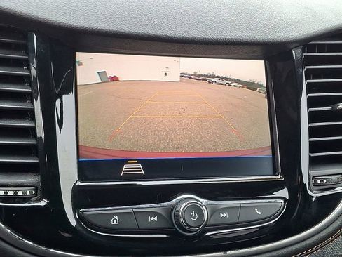 Used 2022 Chevrolet Trax LT w/ LT Convenience Package image 5