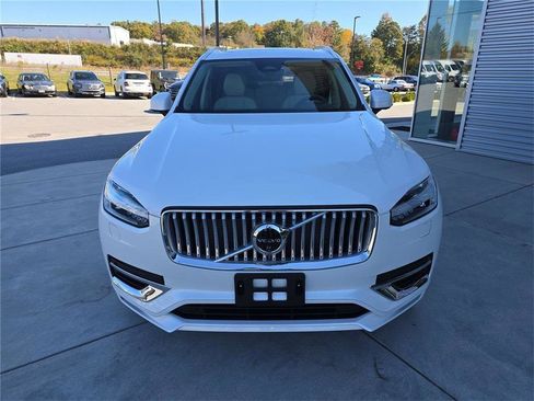 Used 2025 Volvo XC90 T8 Plus w/ Protection Package Premier image 11