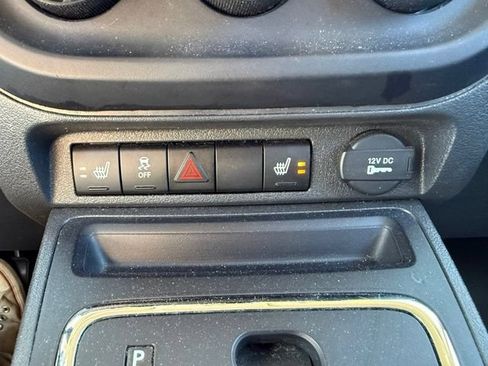 Used 2016 Jeep Patriot Latitude AWD/4WD image 22