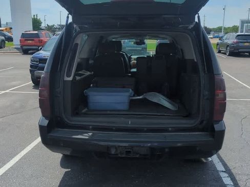 Used 2008 Chevrolet Suburban LTZ w/ LTZ Preferred Equipment Group AWD/4WD image 8
