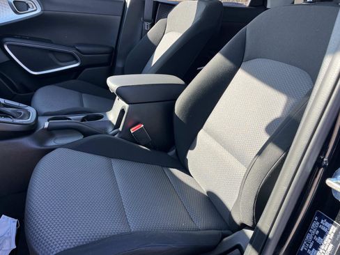 Used 2025 Kia Soul LX w/ LX Technology Package image 28