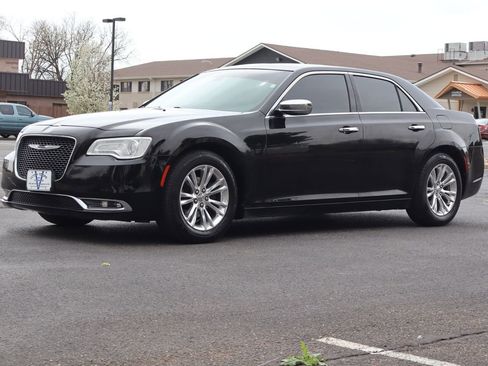Used 2016 Chrysler 300 C image 11