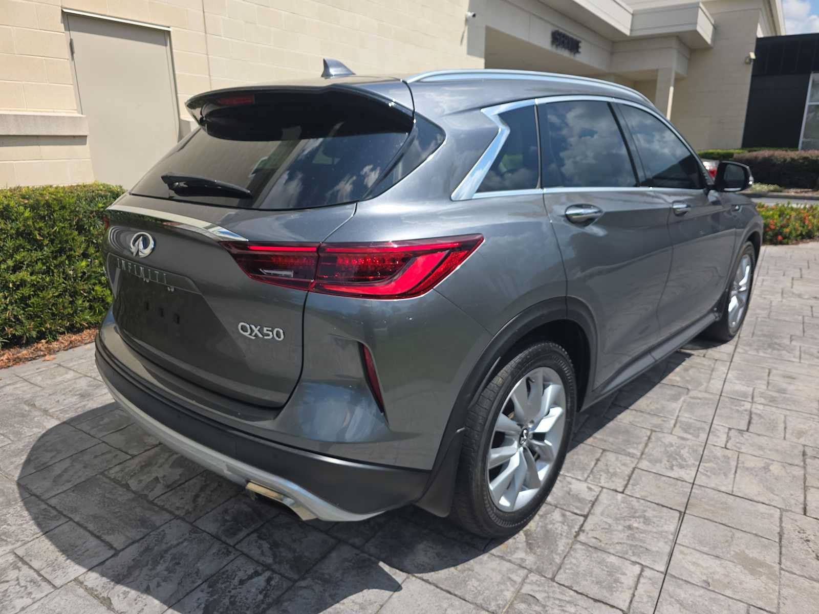Used 2022 INFINITI QX50 Luxe FWD image 3