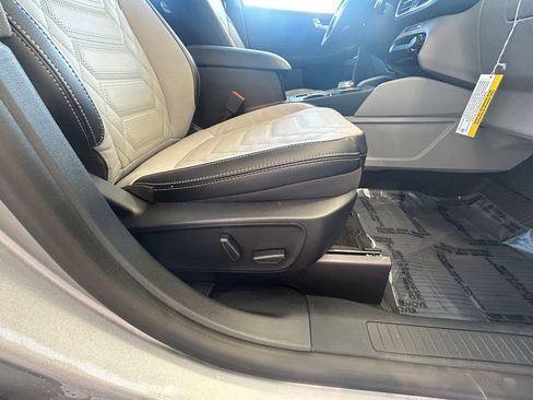 Certified 2024 Ford Escape SE w/ PHEV Premium Package image 27