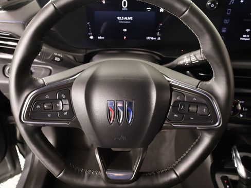 Used 2025 Buick Envista Sport Touring w/ Convenience I Package FWD image 3