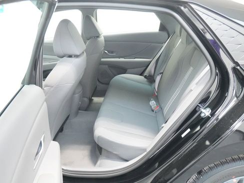 New 2026 Hyundai Elantra Hybrid FWD image 18