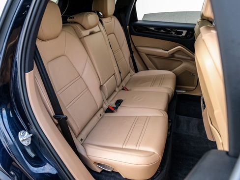 Used 2019 Porsche Cayenne AWD/4WD image 42