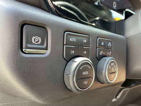 Used 2025 Chevrolet Silverado 1500 LT Trail Boss w/ LT Trail Boss Premium Package AWD/4WD image 17