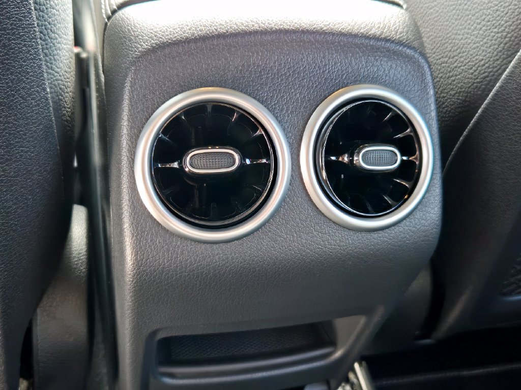 Used 2025 Mercedes-Benz GLB 250 4MATIC image 34