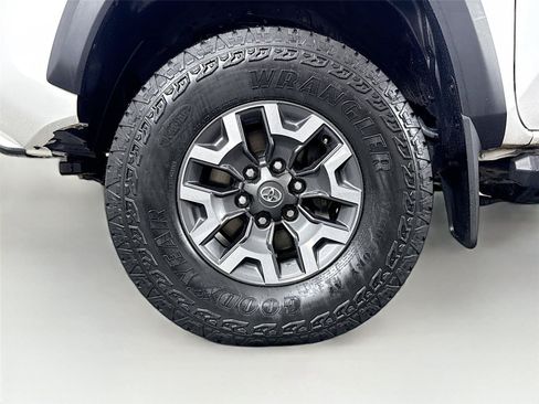 Used 2022 Toyota Tacoma TRD Off-Road w/ TRD Premium Off Road Package AWD/4WD image 43
