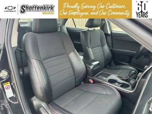 Used 2016 Toyota Camry SE image 15