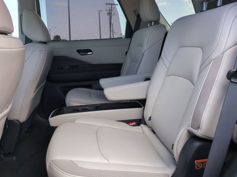 New 2026 Nissan Pathfinder SL image 14