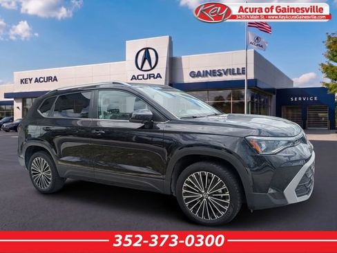 Used 2025 Volkswagen Taos SE FWD image 1