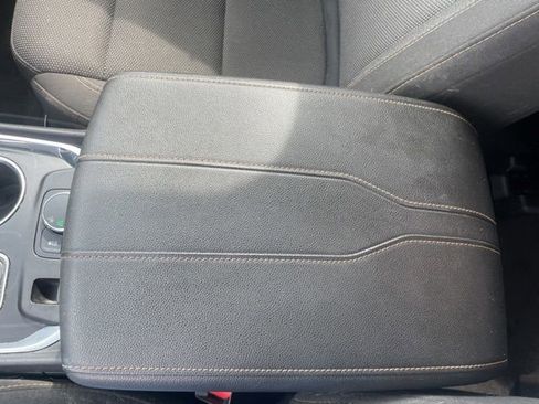 Used 2020 Chevrolet Traverse LT FWD image 23