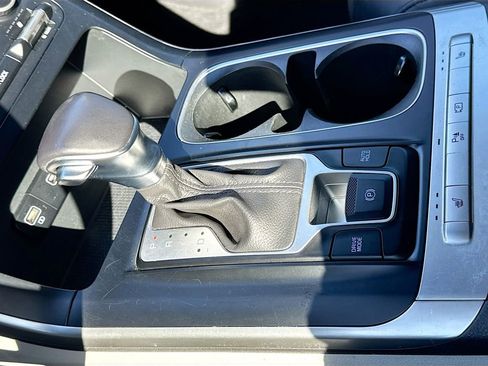 Used 2022 Kia Carnival LX image 22