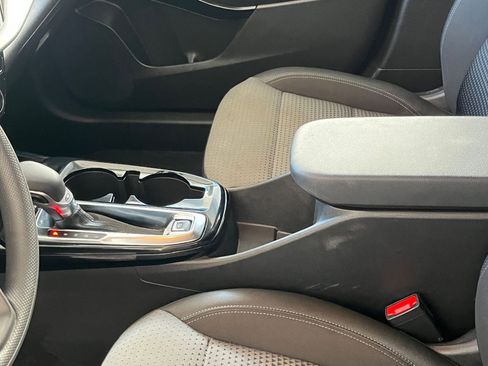 Used 2025 Chevrolet Trax LT image 40