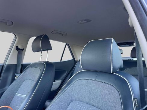 Certified 2023 Hyundai Venue Limited FWD image 19